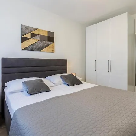 Apartment Cozy In With Wifi Pula