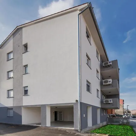 Cozy In With Wifi アパート