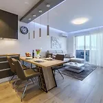 2 Bedroom Amazing In Apartment *