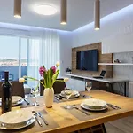 2 Bedroom Amazing In Apartment Pula