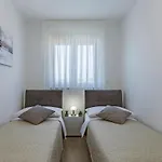 Apartment 2 Bedroom Amazing In Pula