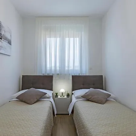 Appartement Cozy In With Wifi Pula