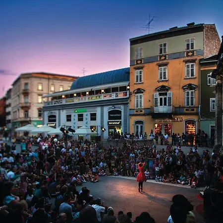 Appartement Cozy In With Wifi Pula