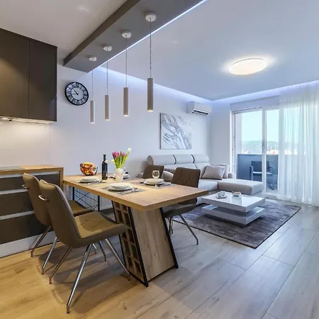 Beautiful Apartment In Pula Appartement *