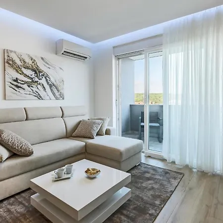 Beautiful Apartment In Pula Appartement *